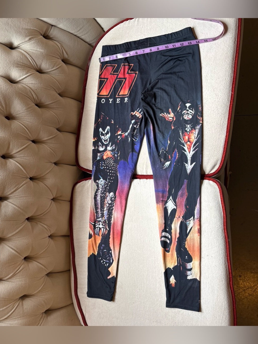 Hot Topic Black Red Purple Graphic Kiss Leggings